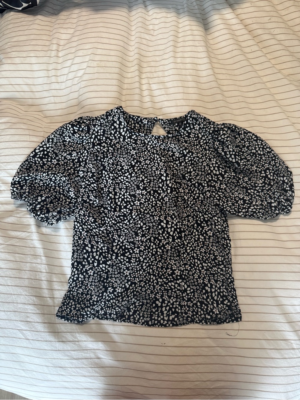 Dynamite Black & White Puff Sleeve Blouse